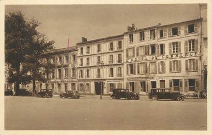 CPA FRANCE 17 "La Rochelle, Hôtel du Commerce et Palace Hôtel Place de Verdun".