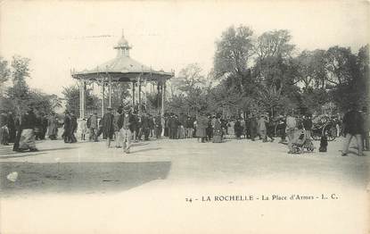 CPA FRANCE 17 "La Rochelle, La Place d'Armes".