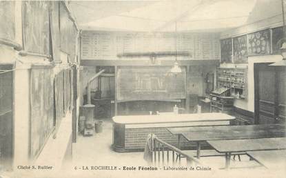 CPA FRANCE 17 " La Rochelle, Ecole Fénelon, laboratoire de chimie".