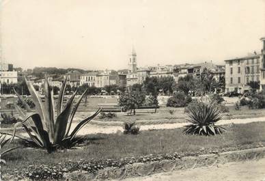 CPSM FRANCE 83 " Sanary, Vue générale prise du jardin public".