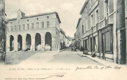 CPA FRANCE 38 " La Tour du Pin, Halle et rue d'Italie".