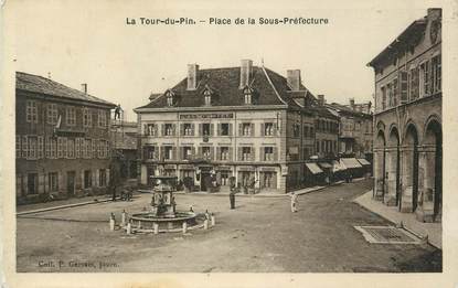 CPA FRANCE 38 " La Tour du Pin, La Place de la Sous Préfecture".