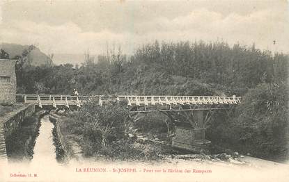 CPA LA REUNION "Saint Joseph, pont sur la Rivière des Remparts"