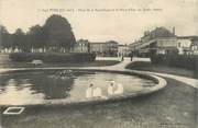 17 Charente Maritime CPA FRANCE 17 " Pons, Place de la République et la pièces d'eau du jardin de ville".