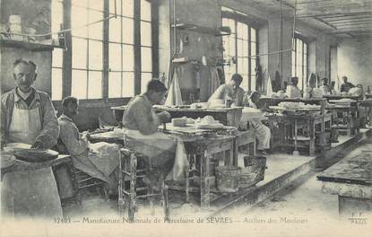 CPA FRANCE 92 " Sèvres, Manufacture Nationale de Porcelaine, ateliers des mouleurs"