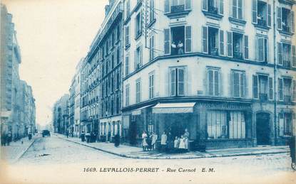 CPA FRANCE 92 " Levallois Perret, Rue Carnot"