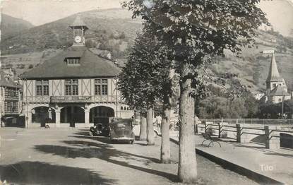 CPSM FRANCE 65 " Arreau, Vallée d'Aure, La Place et la Mairie"