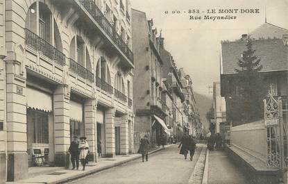 CPA FRANCE 63 " Le Mont Doré, Rue Meynadier"