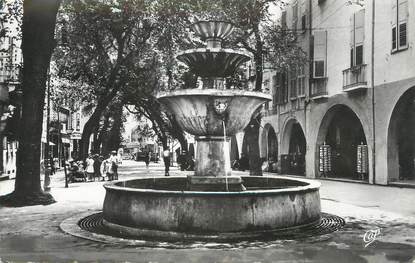 CPSM FRANCE 06 " Grasse, La fontaine et la Place aux Aires"