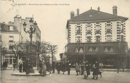 CPA FRANCE 93 " Le Raincy, Rond Point de la Station et allée Victor Hugo"