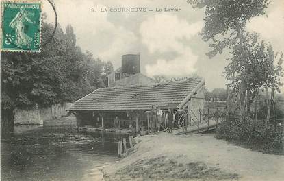 CPA FRANCE 93 "La Courneuve, Le lavoir"