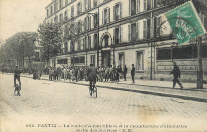 CPA FRANCE 93 " Pantin, Route d'Aubervilliers et la Manufacture d'Allumettes, sortie des ouvriers"