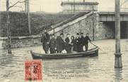 93 Seine Saint Deni CPA FRANCE 93 " St Denis, Crue de la Seine, un des canots transbordeurs le 28 janvier 1910"