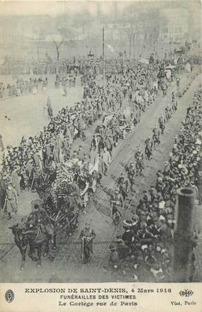 CPA FRANCE 93 " St Denis, Explosion du 04 mars 1916, Les funérailles des victimes, le cortège rue de Paris"