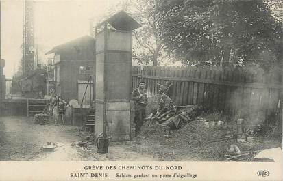 CPA FRANCE 93 " St Denis, Grèves des Cheminots du Nord, soldats gardant un poste d'aiguillage"