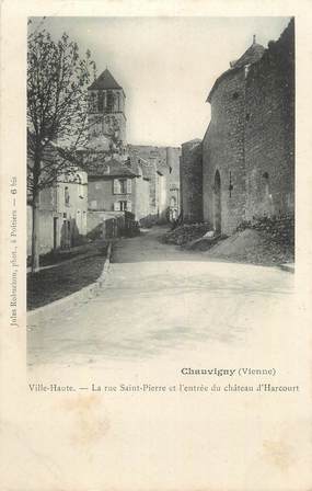 CPA FRANCE 86 "Chauvigny, Rue St Pierre et l'entrée du château d'Harcourt"