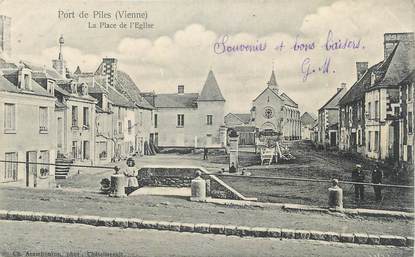 CPA FRANCE 86 "Port de Piles, La place de l'église"