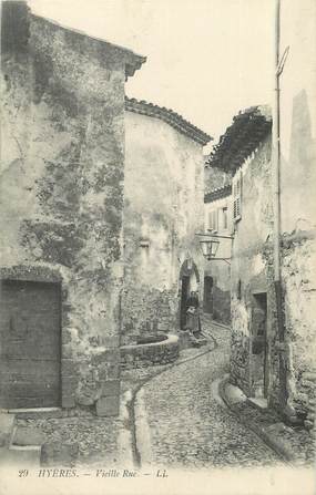 CPA FRANCE 83 "Hyères, Vieille rue"