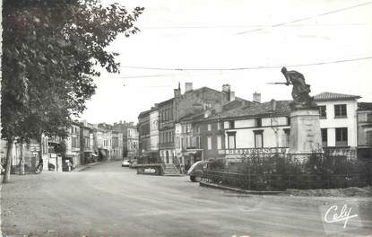 CPSM FRANCE 82 "Verdun sur Garonne, Le monument aux morts''