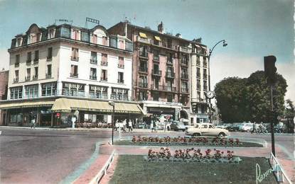 CPSM FRANCE 95 " Argenteuil, La place de la gare"