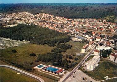 CPSM FRANCE 76 "Le Trait, vue aérienne, La piscine"