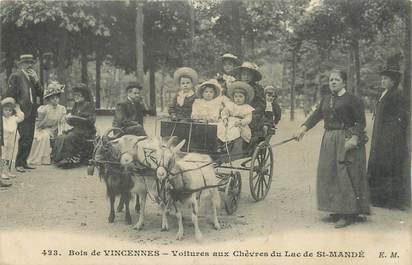 CPA FRANCE 94 " Vincennes, Le bois, Voitures aux chèvres du Lac de St Mandé"