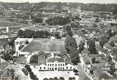 CPSM FRANCE 76 "Petit Quevilly, la Mairie" / STADE