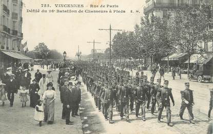 CPA FRANCE 94 " Vincennes, Rue de Paris, défilé du 26ème Bataillon de Chasseurs à Pieds"