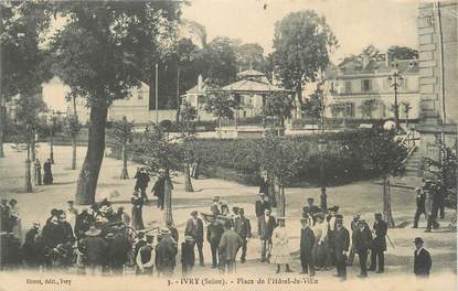 CPA FRANCE 94 " Ivry, Place de l'Hôtel de Ville"