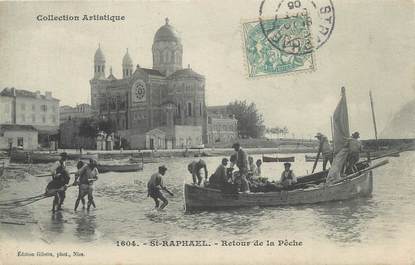CPA FRANCE 83 " Saint Raphaël, Le retour de la pêche"