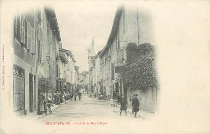 CPA FRANCE 38 " Beaurepaire, Rue de la République"