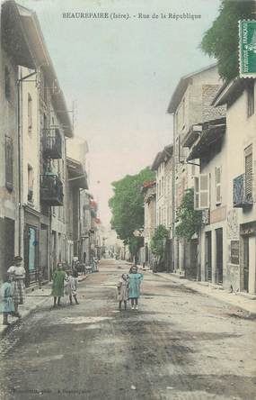 CPA FRANCE 38 " Beaurepaire, Rue de la République"