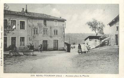 CPA FRANCE 38 " Revel Tourdan, Ancienne place du marché"