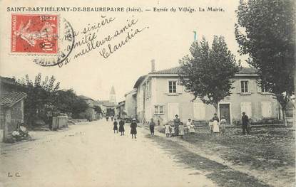 CPA FRANCE 38 " St Barthélémy de Beaurepaire, L'entrée du village"