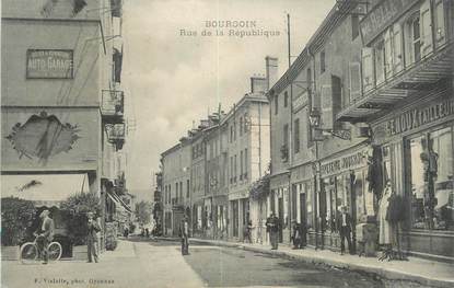 CPA FRANCE 38 " Bourgoin, Rue de la République"