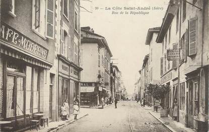 CPA FRANCE 38 " La Côte St André, Rue de la République "