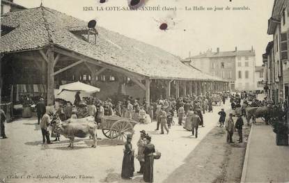 CPSM FRANCE 38 " La Côte St André, La halle un jour de marché"