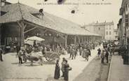 38 Isere CPSM FRANCE 38 " La Côte St André, La halle un jour de marché"