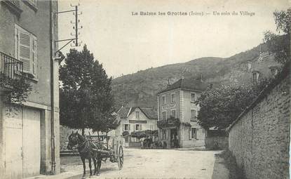 CPA FRANCE 38 " La Balme les Grottes, Un coin du village'