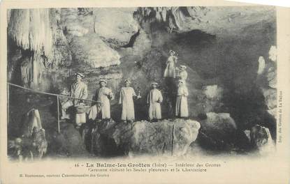 CPA FRANCE 38 " La Balme les Grottes, L'intérieur des grottes, caravane visitant le saules pleureurs et la charcuterie"