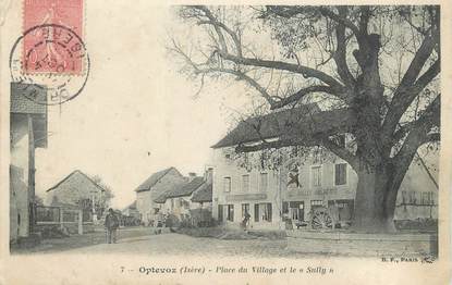 CPA FRANCE 38 " Optevoz, La place, l'église et le Sully"