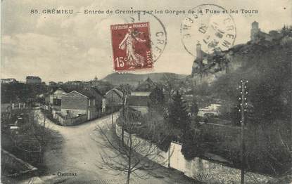 CPA FRANCE 38 " Crémieu, Entrée de Crémieu par les gorges de la Fusa et les tours"