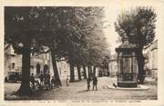 38 Isere CPA FRANCE 38 " Crémieu, Place de la Nation, entrée de la Gendarmerie et ancienne fontaine"