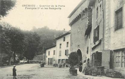 CPA FRANCE 38 " Crémieu, Quartier de la Porte François 1er et les remparts"