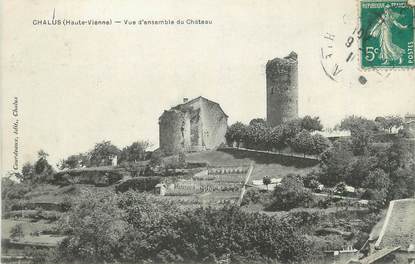 CPA FRANCE 87 " Chalus, Vue d'ensemble du château"