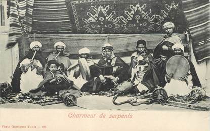 CPA TUNISIE "Charmeur de serpents"