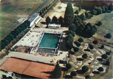 CPSM FRANCE 87 "Chalus, Vue aérienne, la piscine et le golf"