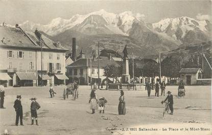 CPA FRANCE 74 " Sallanches, La place et le Mont Blanc"