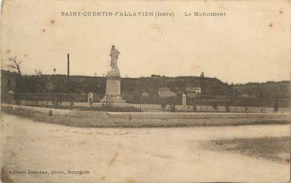 CPA FRANCE 38 " St Quentin Fallavier, Le monument aux morts"
