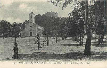 CPA FRANCE 83 "Ile de Porquerolles, Place de l'église et Fort Ste Agathe"